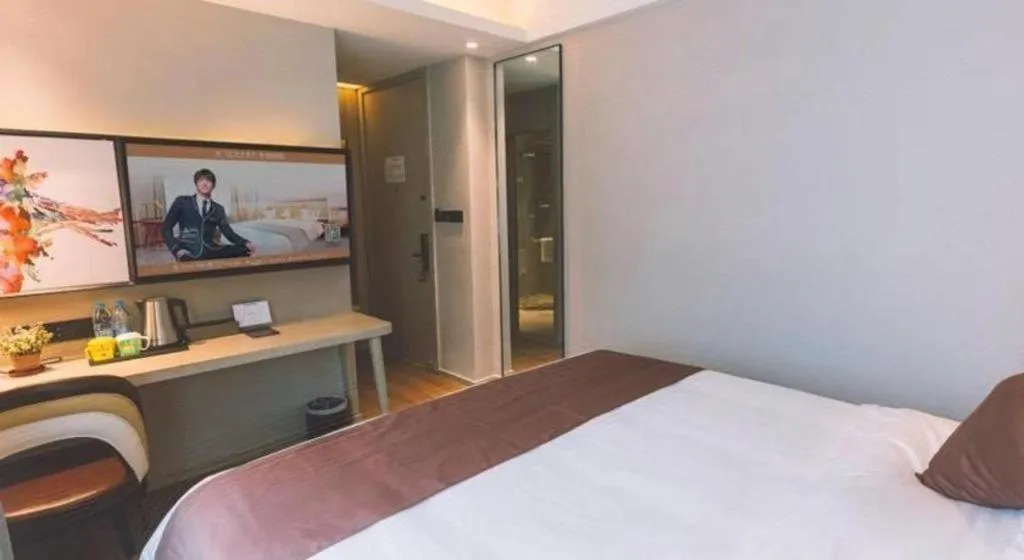 Bed in GYA Shanghai Jiangpu Hotel