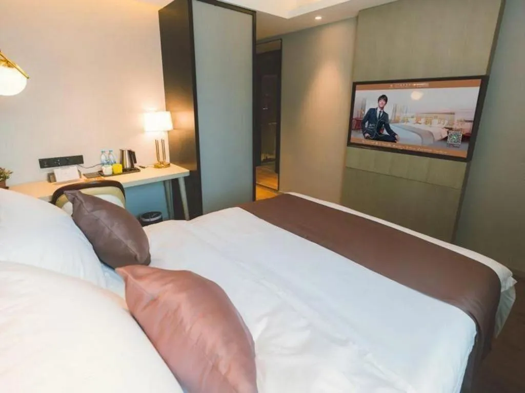 Bed in GYA Shanghai Jiangpu Hotel