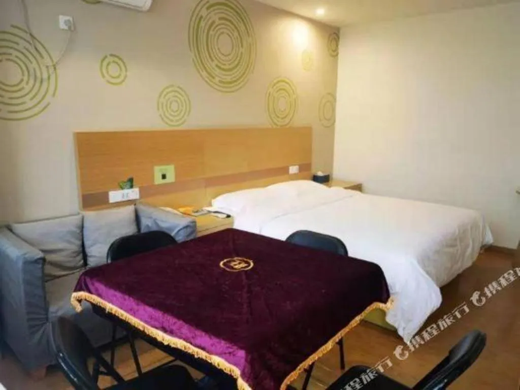 Bed in GreenTree Inn Shanghai National Convention and Exhibition Center Huaxiang Road