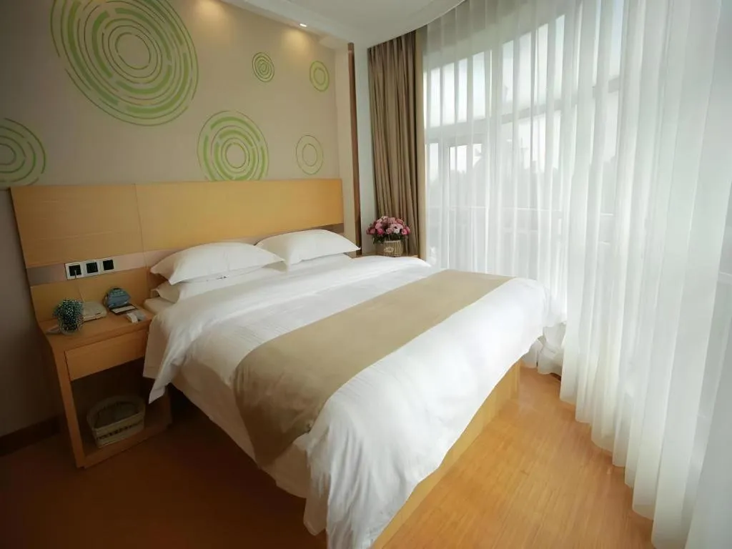 Bed in GreenTree Inn Shanghai National Convention and Exhibition Center Huaxiang Road