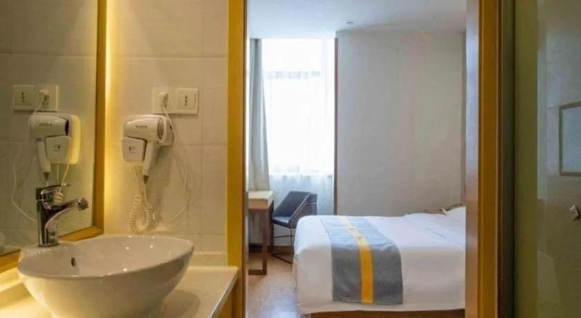 Bed in GreenTree Inn Shanghai National Convention and Exhibition Center Huaxiang Road