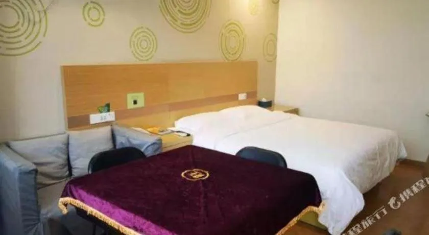 Bed in GreenTree Inn Shanghai National Convention and Exhibition Center Huaxiang Road