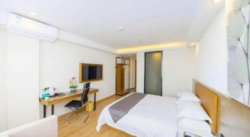 Bed in GreenTree Inn Haikou City Wuzhishan Road