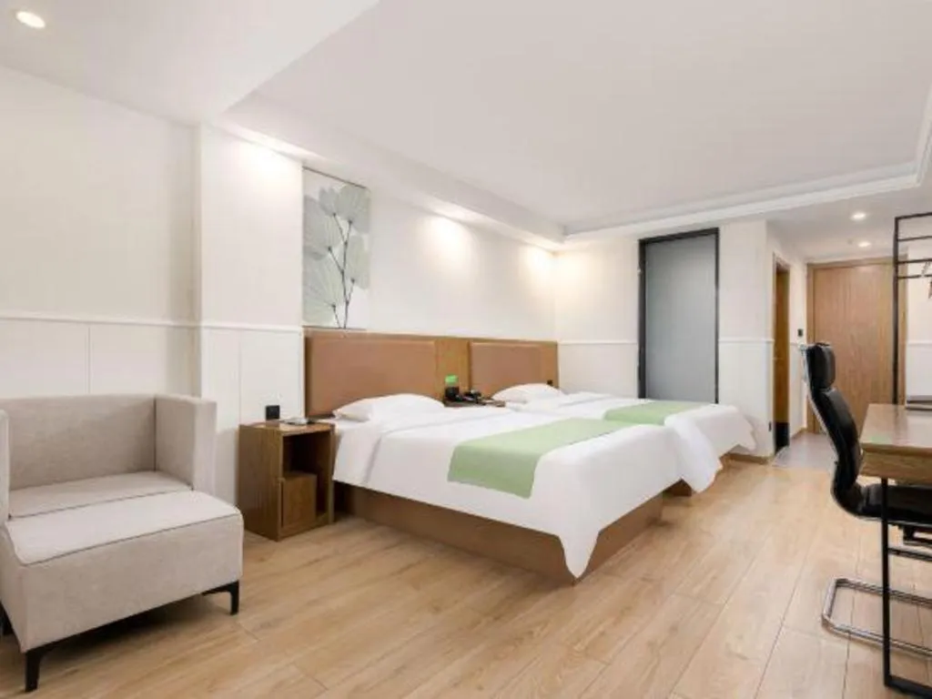 Bed in GreenTree Inn Haikou City Wuzhishan Road