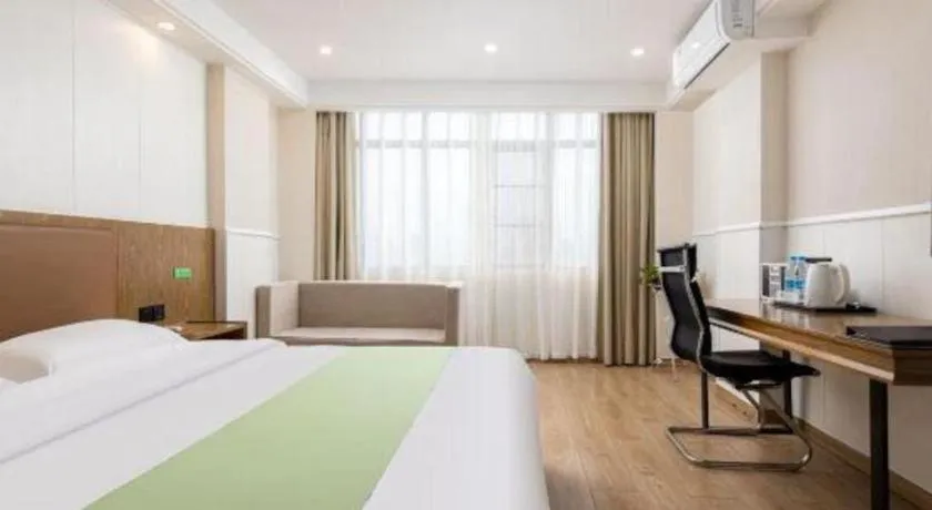 Bed in GreenTree Inn Haikou City Wuzhishan Road