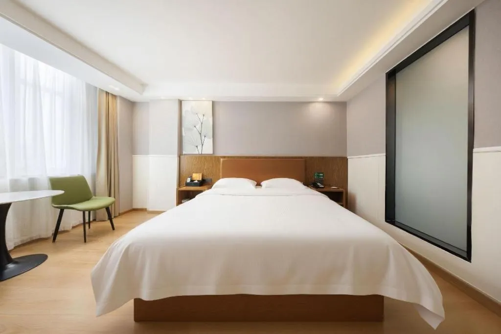 Bed in GreenTree Inn Haikou City Wuzhishan Road