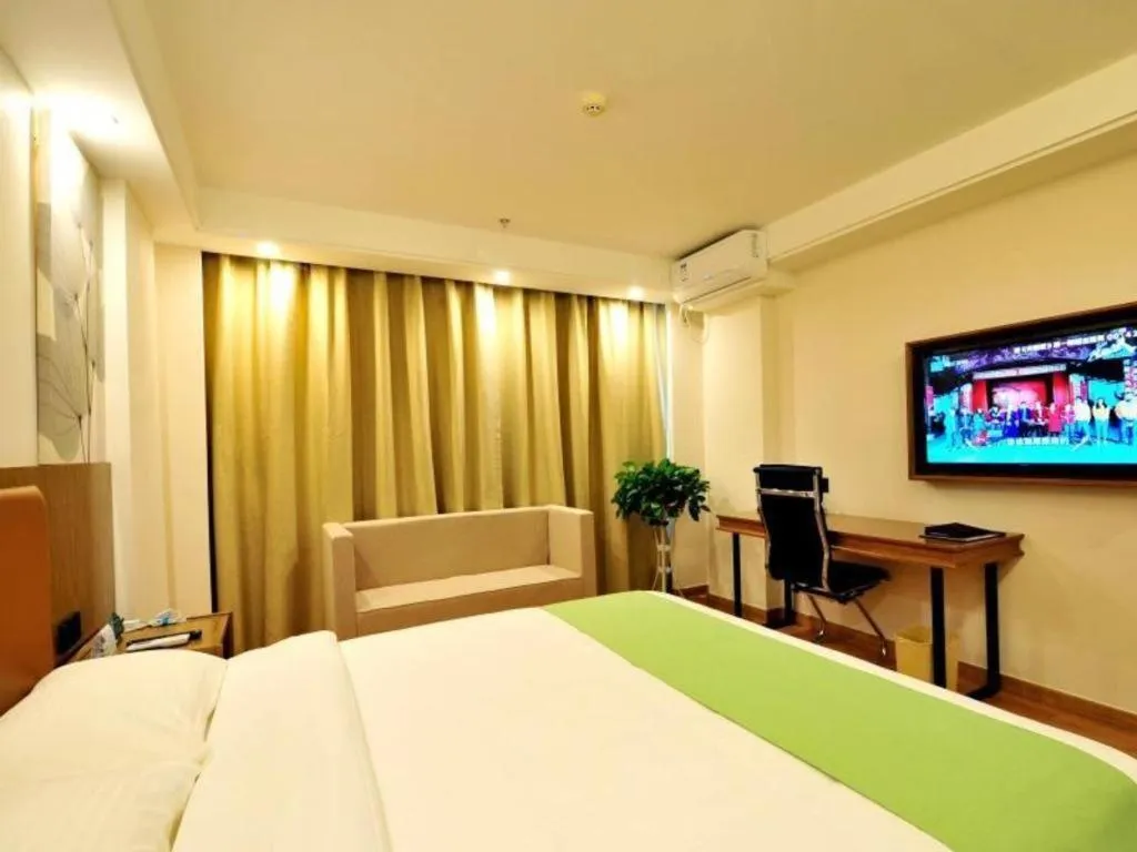 Bed in GreenTree Inn Haikou City Wuzhishan Road
