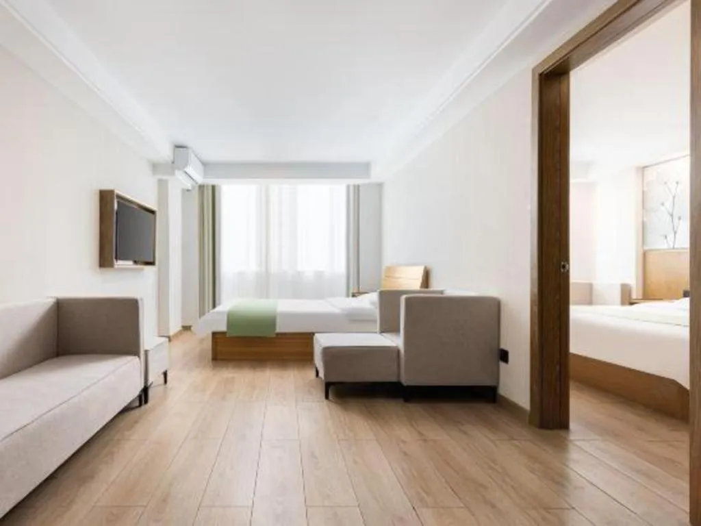 Bed in GreenTree Inn Haikou City Wuzhishan Road