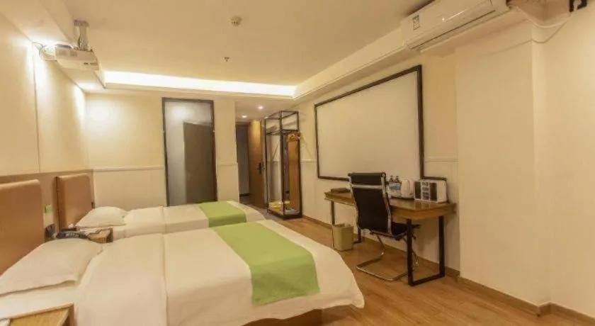 Bed in GreenTree Inn Haikou City Wuzhishan Road