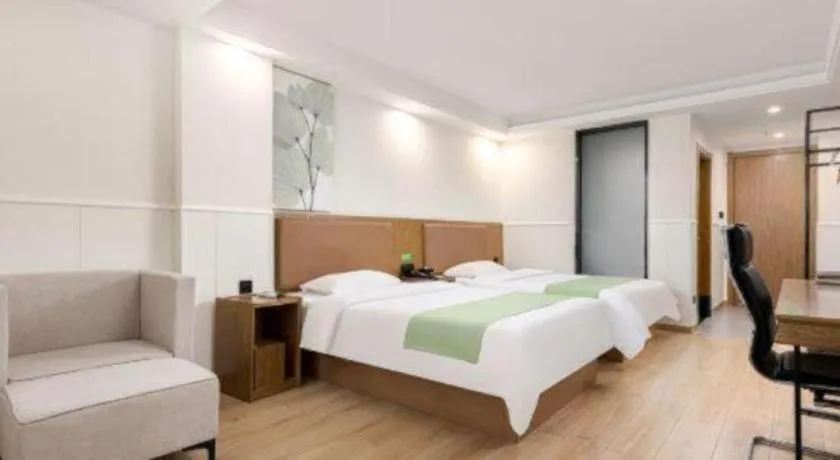 Bed in GreenTree Inn Haikou City Wuzhishan Road