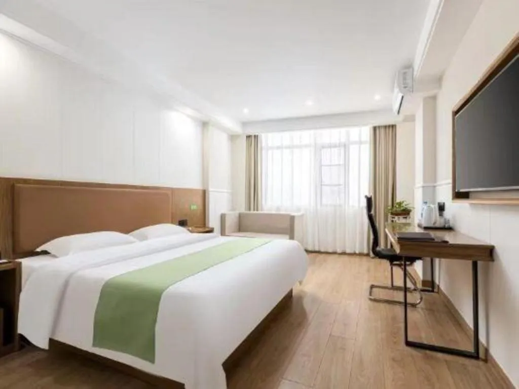 Bed in GreenTree Inn Haikou City Wuzhishan Road