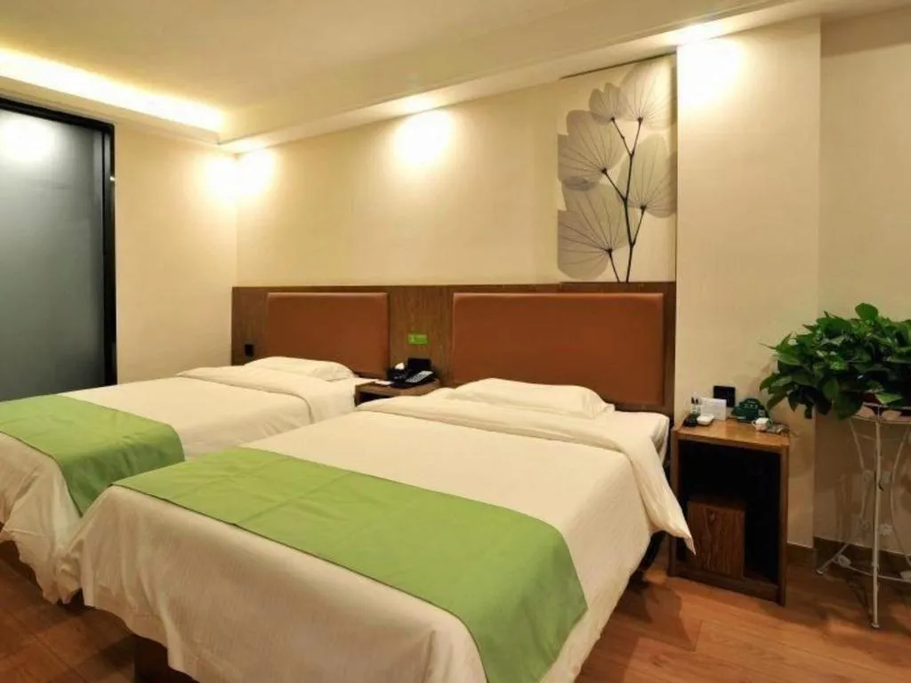 Bed in GreenTree Inn Haikou City Wuzhishan Road