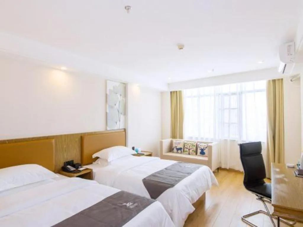 Bed in GreenTree Inn Haikou City Wuzhishan Road