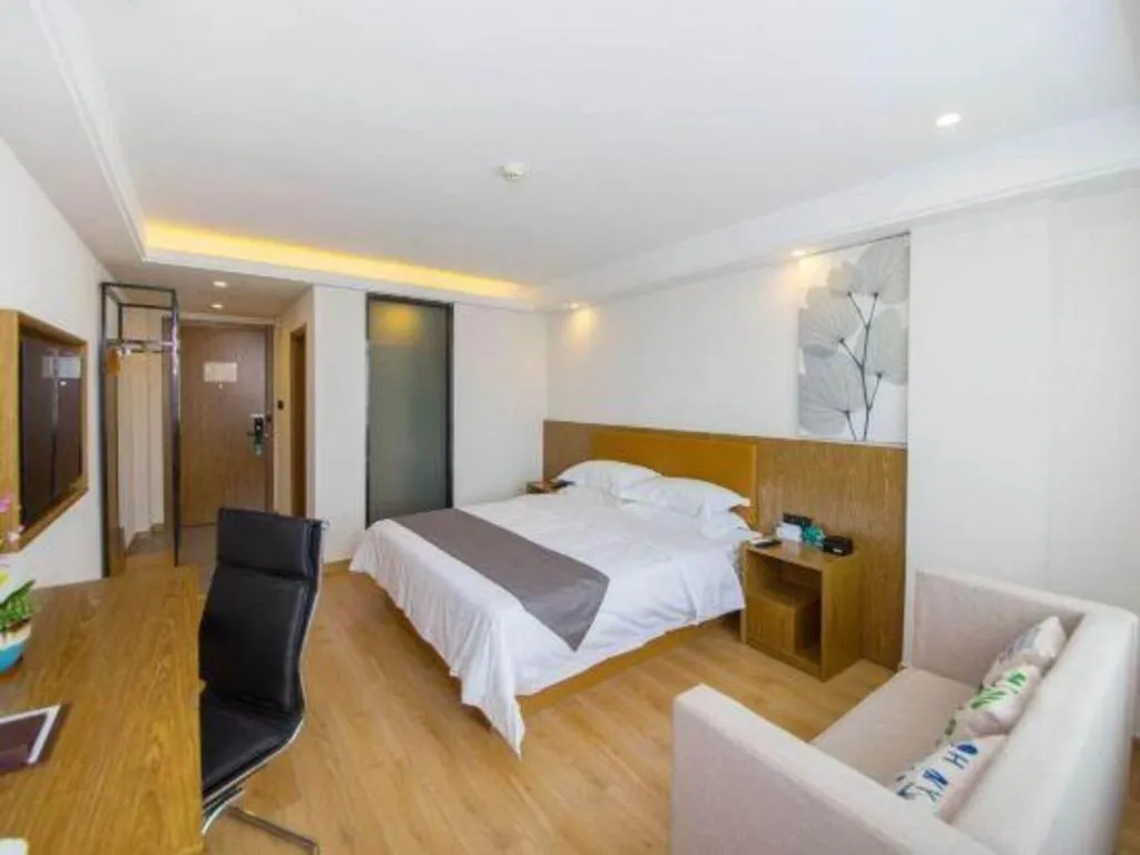 Bed in GreenTree Inn Haikou City Wuzhishan Road