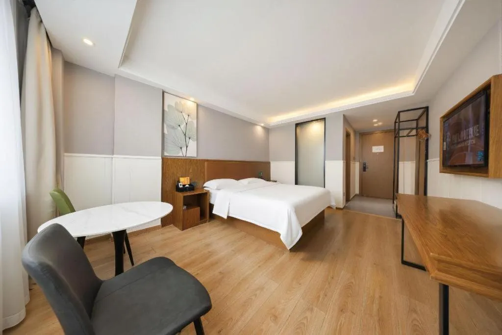 Bed in GreenTree Inn Haikou City Wuzhishan Road