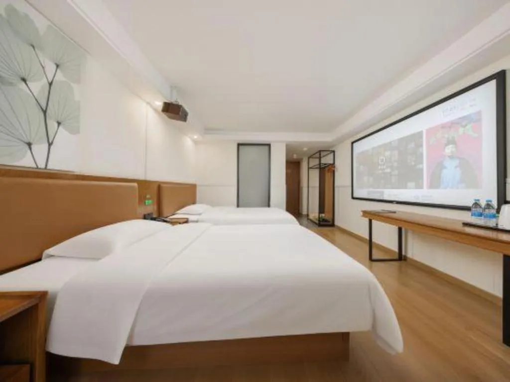 Bed in GreenTree Inn Haikou City Wuzhishan Road