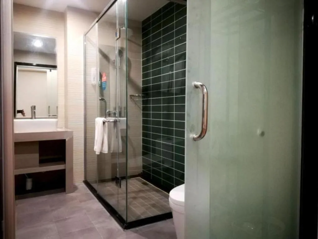 GreenTree Inn Haikou City Wuzhishan Road