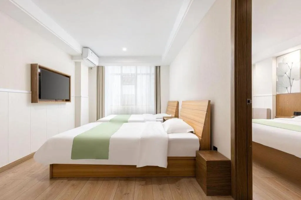 Bed in GreenTree Inn Haikou City Wuzhishan Road