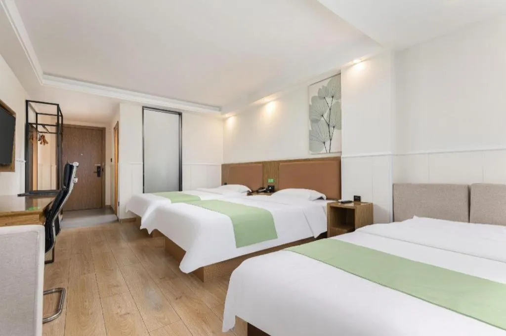 Bed in GreenTree Inn Haikou City Wuzhishan Road