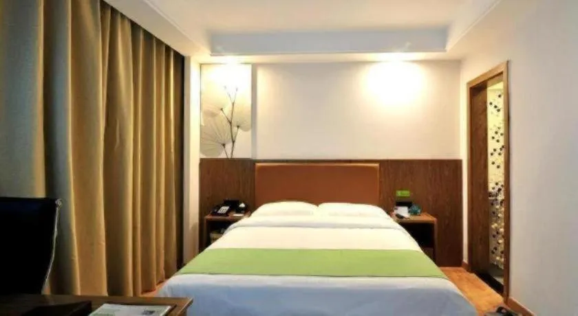 Bed in GreenTree Inn Haikou City Wuzhishan Road