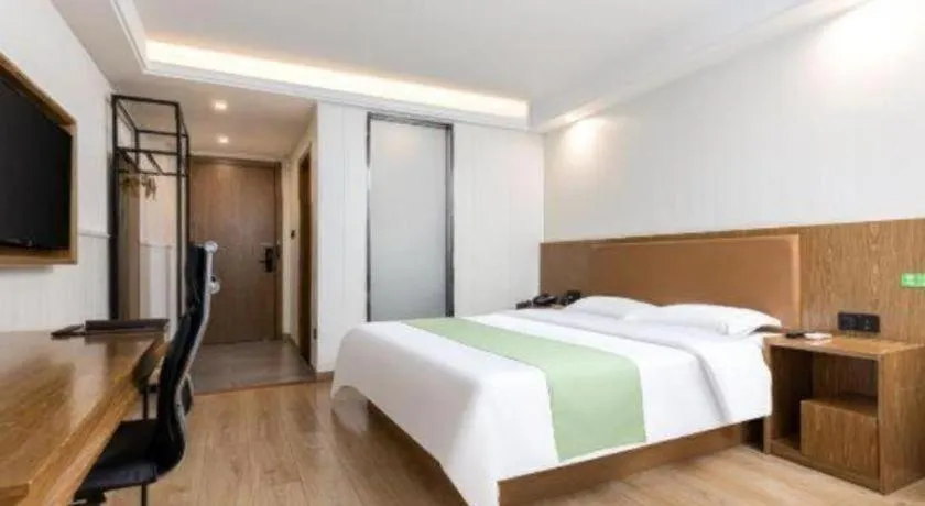 Bed in GreenTree Inn Haikou City Wuzhishan Road