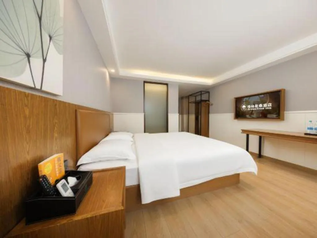 Bed in GreenTree Inn Haikou City Wuzhishan Road