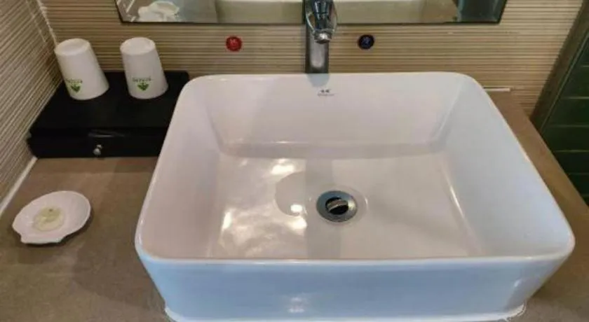 GreenTree Inn Haikou City Wuzhishan Road