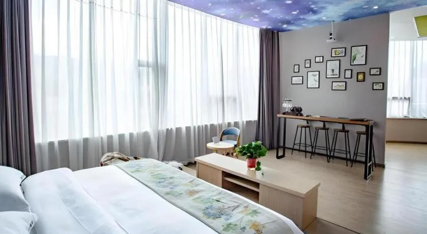 Bed in VX Dali Erhai Park Seascape Hotel