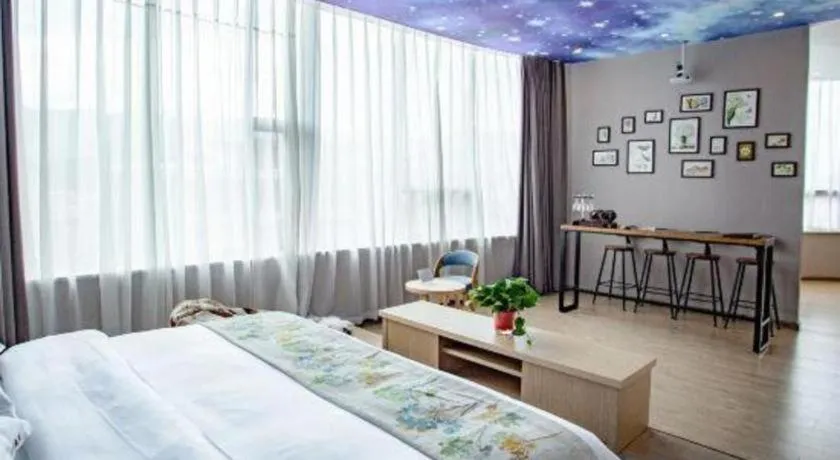 Bed in VX Dali Erhai Park Seascape Hotel