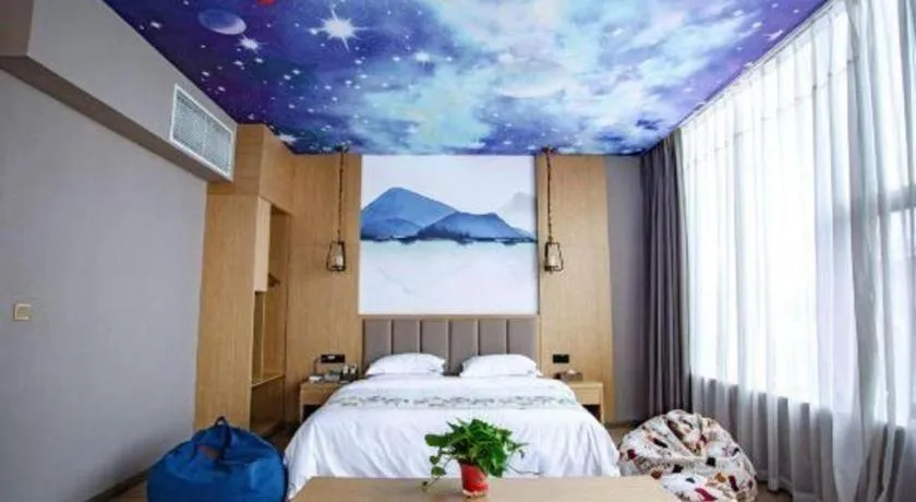 Bed in VX Dali Erhai Park Seascape Hotel