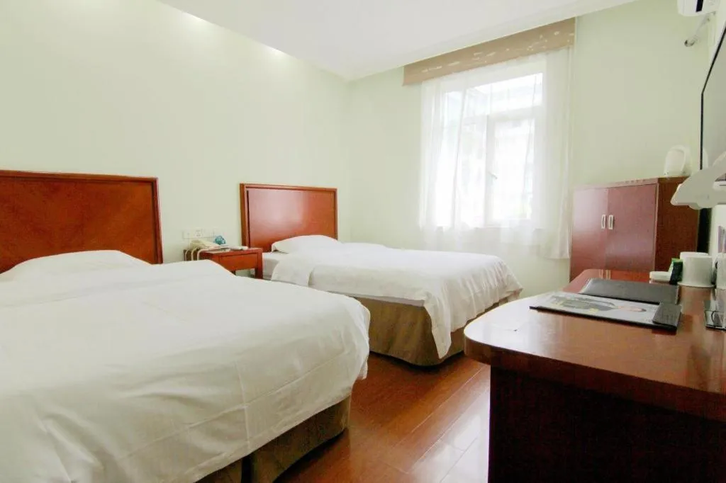 Bed in GreenTree Inn Chongqing Longhu Times Tianjie Xietaizi Metro Station