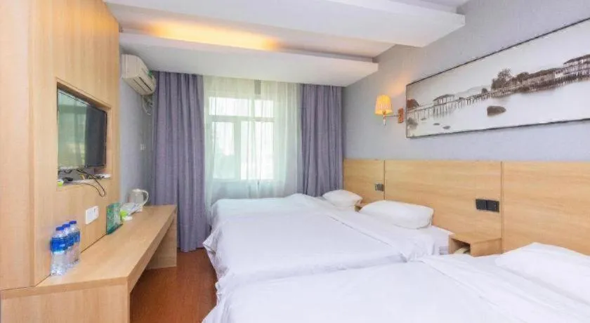 Bed in GreenTree Inn Chongqing Longhu Times Tianjie Xietaizi Metro Station