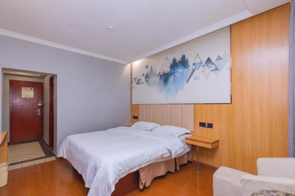 Bed in GreenTree Inn Chongqing Longhu Times Tianjie Xietaizi Metro Station