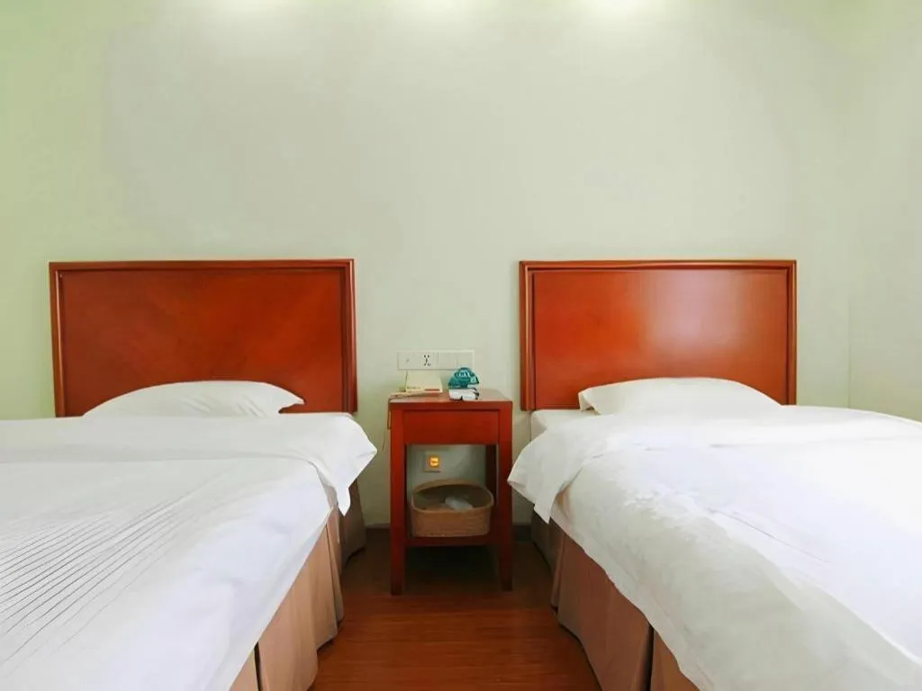 Bed in GreenTree Inn Chongqing Longhu Times Tianjie Xietaizi Metro Station