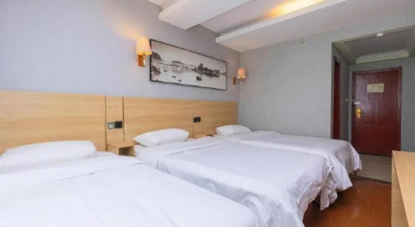 Bed in GreenTree Inn Chongqing Longhu Times Tianjie Xietaizi Metro Station