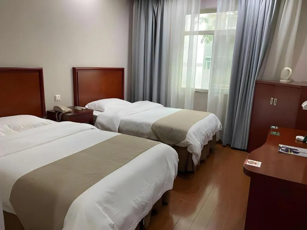 Bed in GreenTree Inn Chongqing Longhu Times Tianjie Xietaizi Metro Station