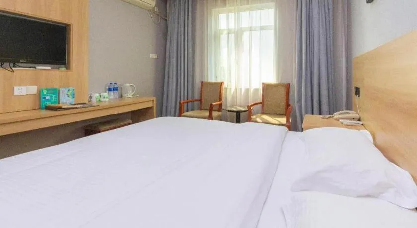 Bed in GreenTree Inn Chongqing Longhu Times Tianjie Xietaizi Metro Station