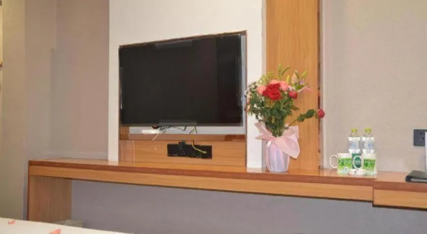 GreenTree Inn Chongqing Longhu Times Tianjie Xietaizi Metro Station