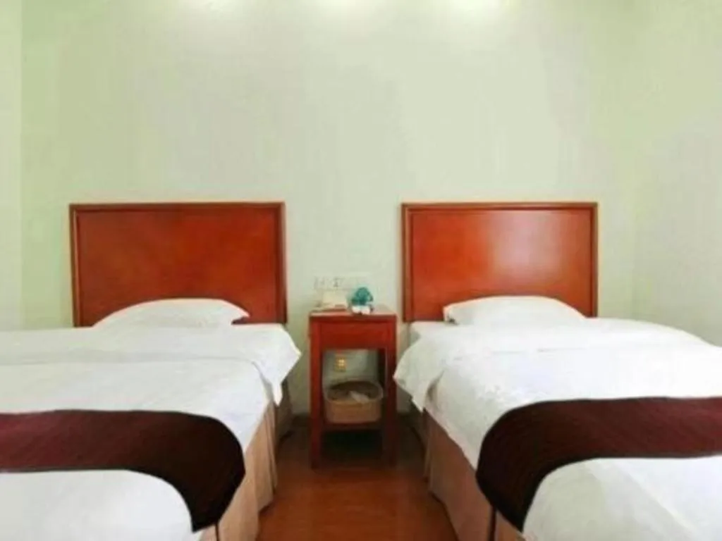 Bed in GreenTree Inn Chongqing Longhu Times Tianjie Xietaizi Metro Station