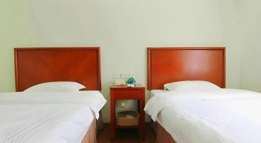 Bed in GreenTree Inn Chongqing Longhu Times Tianjie Xietaizi Metro Station