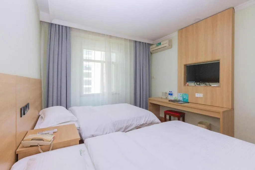 Bed in GreenTree Inn Chongqing Longhu Times Tianjie Xietaizi Metro Station