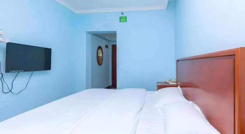 Bed in GreenTree Inn Chongqing Longhu Times Tianjie Xietaizi Metro Station