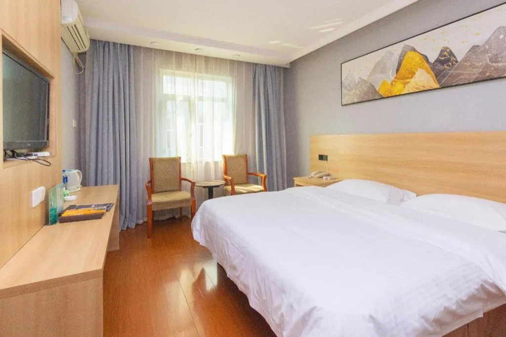 Bed in GreenTree Inn Chongqing Longhu Times Tianjie Xietaizi Metro Station