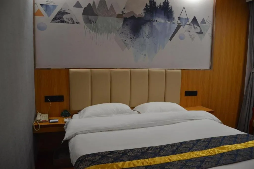 Bed in GreenTree Inn Chongqing Longhu Times Tianjie Xietaizi Metro Station