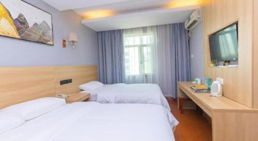 Bed in GreenTree Inn Chongqing Longhu Times Tianjie Xietaizi Metro Station