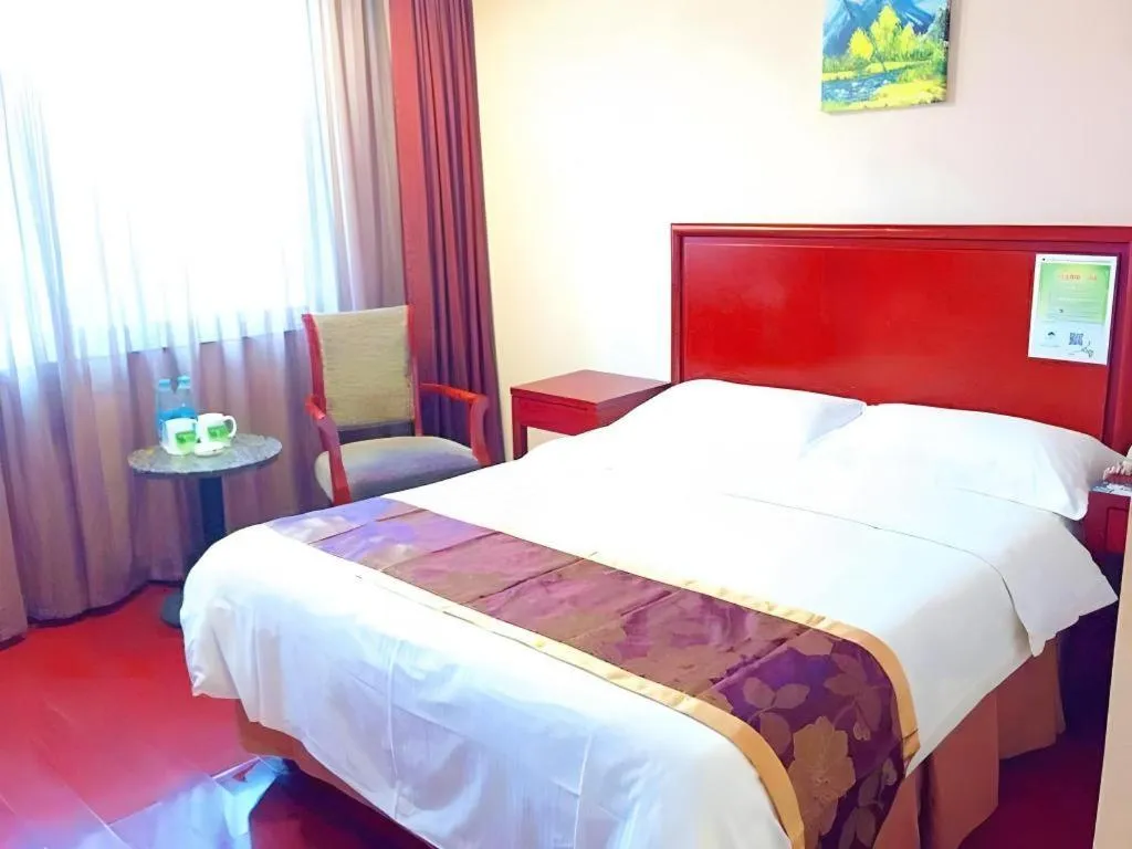 Bed in GreenTree Inn Chongqing Longhu Times Tianjie Xietaizi Metro Station