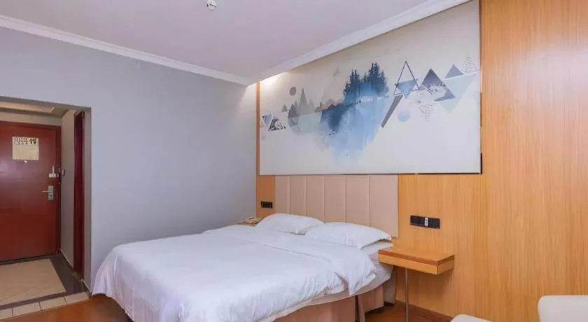 Bed in GreenTree Inn Chongqing Longhu Times Tianjie Xietaizi Metro Station