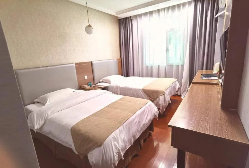 Bed in GreenTree Inn Chongqing Longhu Times Tianjie Xietaizi Metro Station