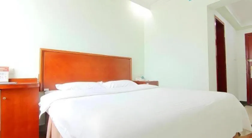 Bed in GreenTree Inn Chongqing Longhu Times Tianjie Xietaizi Metro Station