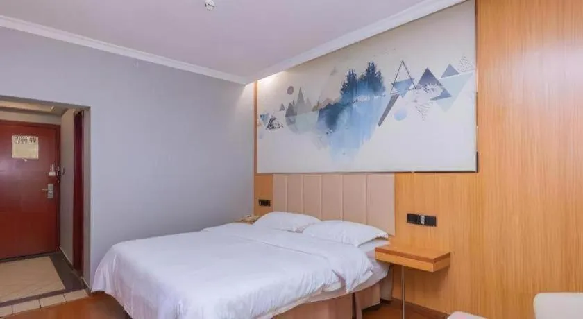 Bed in GreenTree Inn Chongqing Longhu Times Tianjie Xietaizi Metro Station